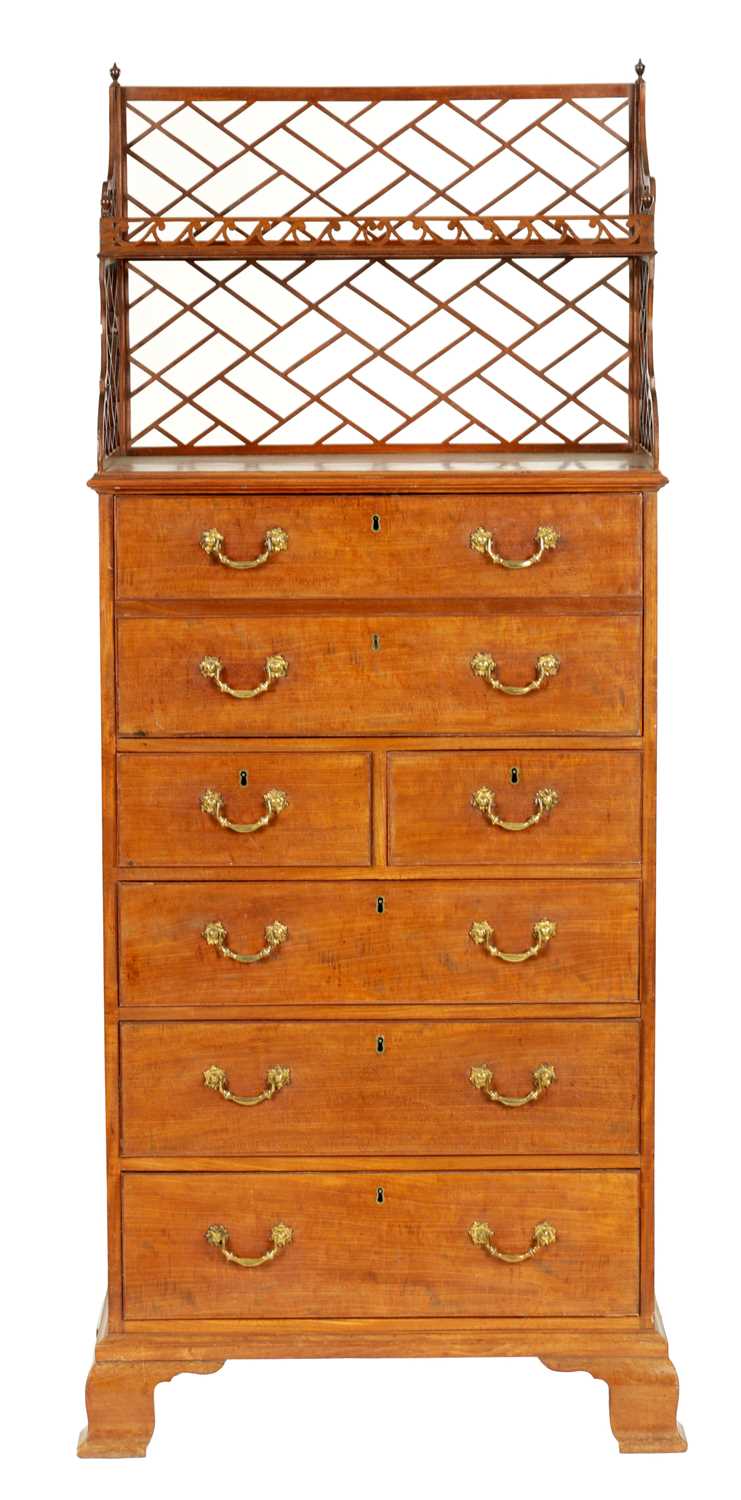 A RARE GEORGE III MAHOGANY LIBRARY SECRETAIRE CHEST OF DRAWERS WITH DETACHABLE BOOK CARRIER - Image 2 of 16