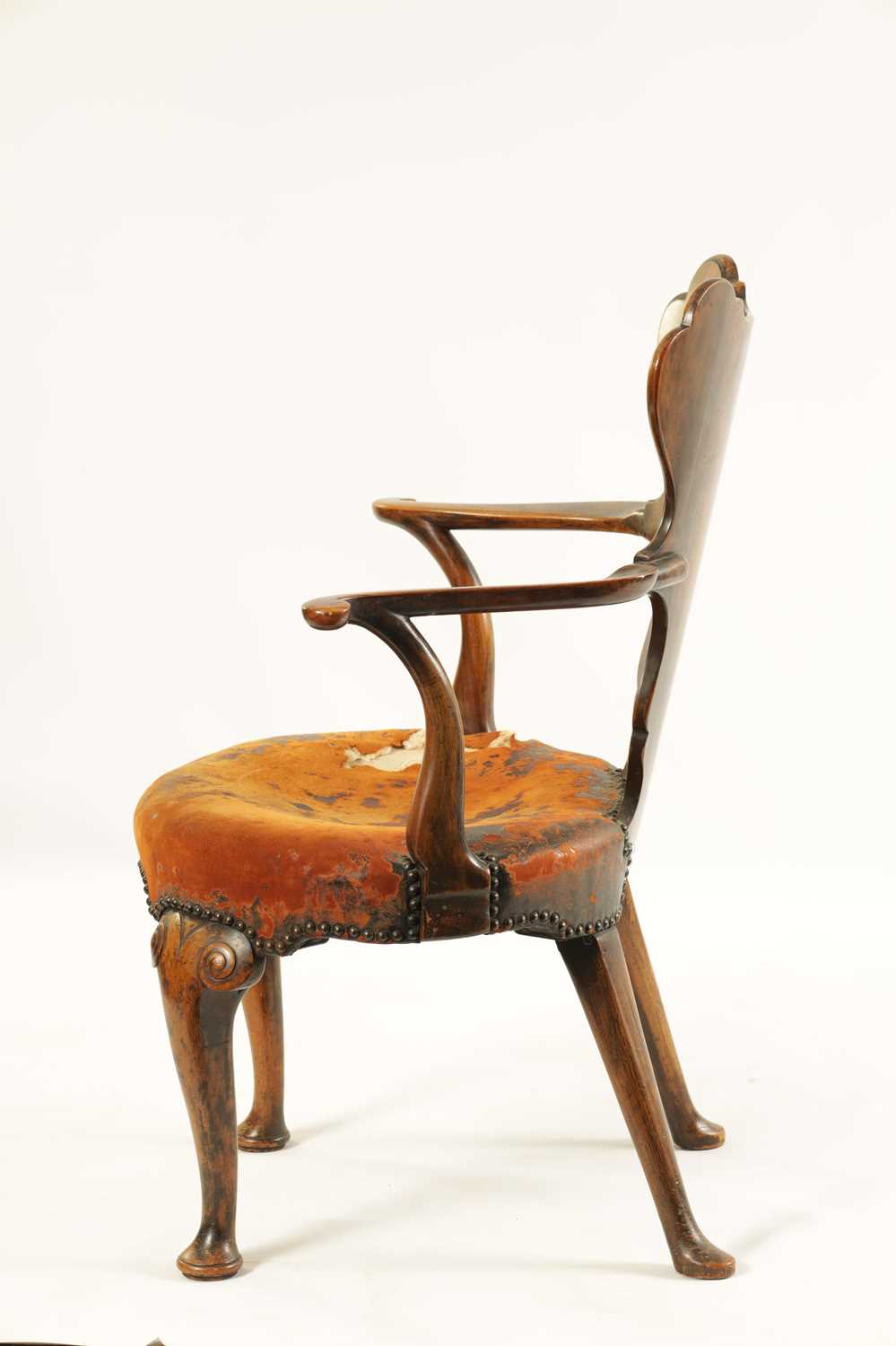 AN EARLY 20TH CENTURY WALNUT OPEN ARMCHAIR IN THE MANER OF GILLOWS - Image 5 of 7