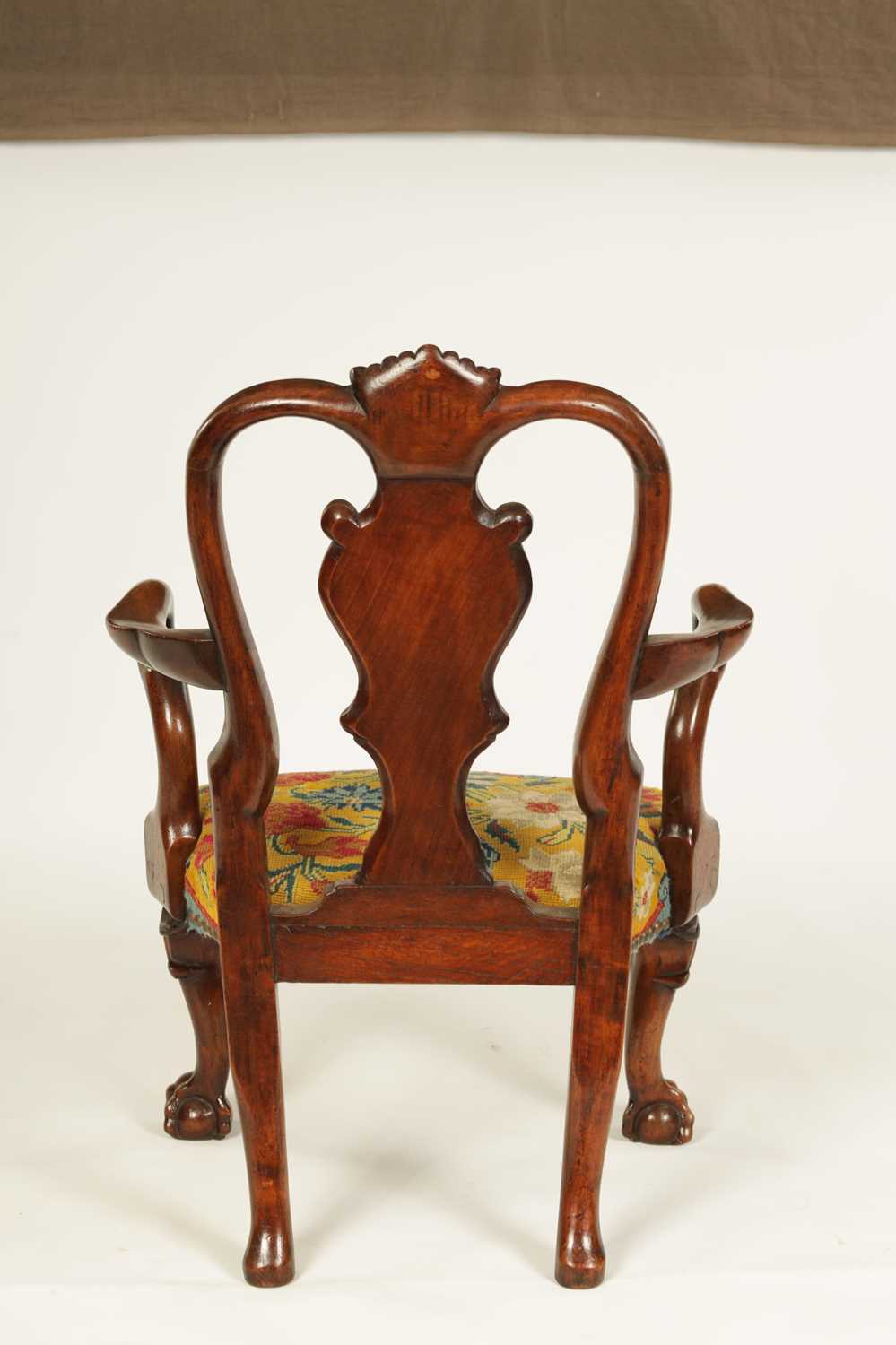 A 19TH CENTURY GEORGE I STYLE BURR WALNUT CHILD'S CHAIR - Image 9 of 9