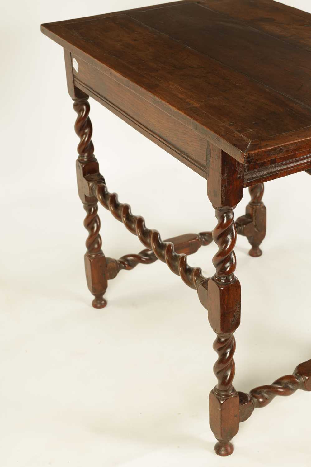 A CHARLES II WALNUT SIDE TABLE - Image 9 of 9