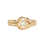 AN 18CT GOLD THIRTY STONE DIAMOND SET SOLITAIRE CLUSTER RING