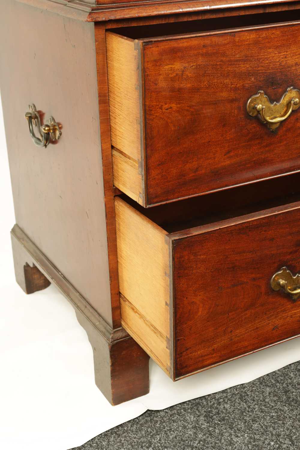 A FINE GEORGE II FIGURED MAHOGANY ARCHITECTURAL SECRETAIRE CABINET IN THE MANNER OF JOHN CHANNON - Image 3 of 14