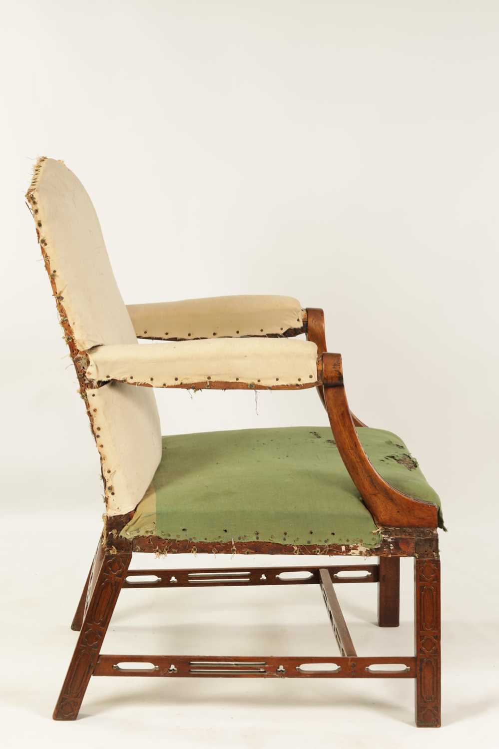 AN EARLY GEORGE III CHIPPENDALE DESIGN MAHOGANY UPHOLSTERED GAINSBOROUGH CHAIR OF GENEROUS SIZE - Image 7 of 10