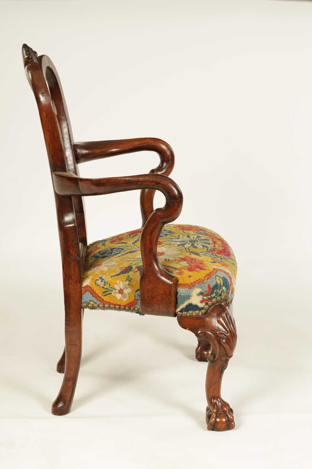 A 19TH CENTURY GEORGE I STYLE BURR WALNUT CHILD'S CHAIR - Image 8 of 9