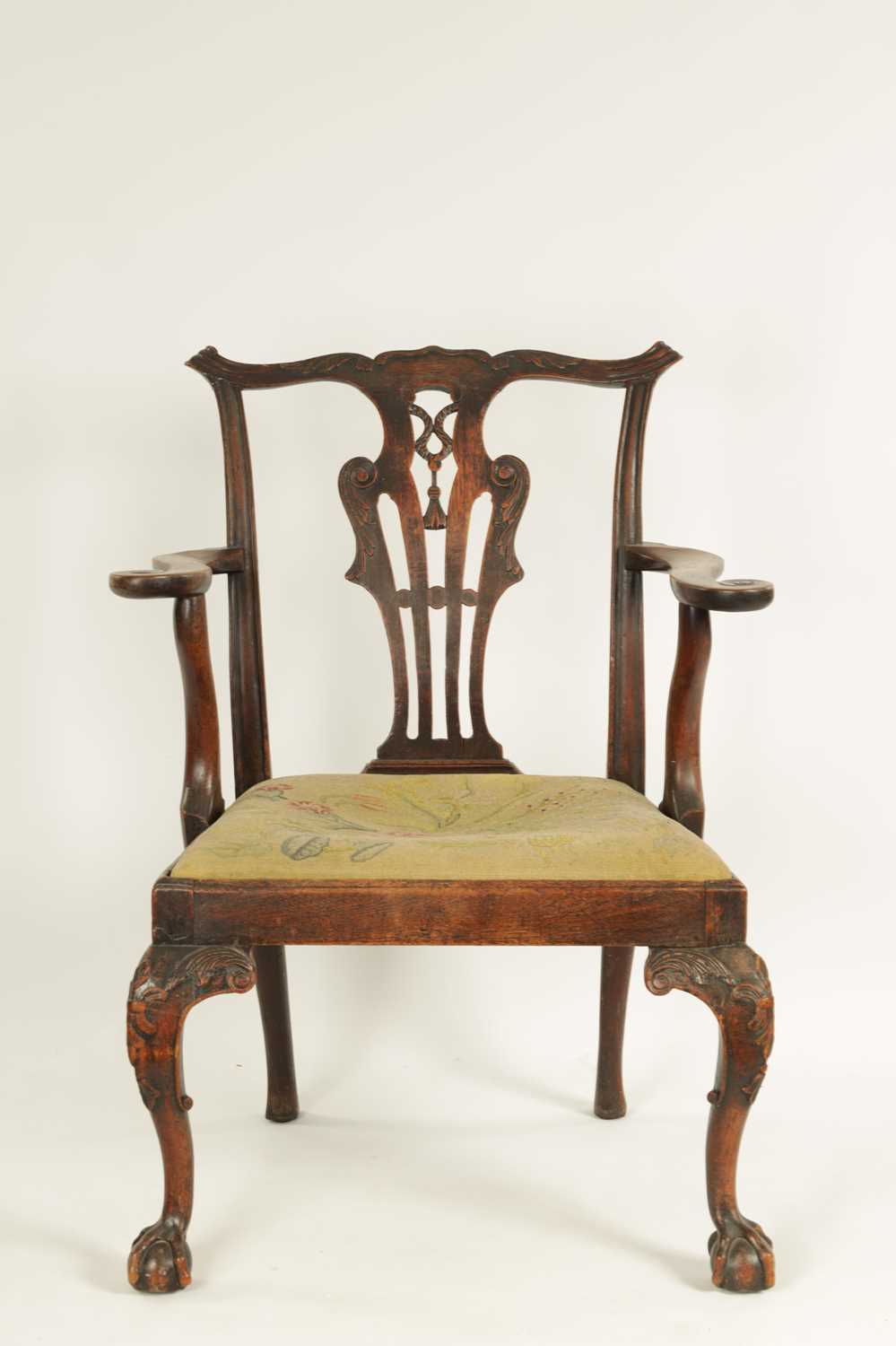 A MID 18TH CENTURY WALNUT OPEN ARMCHAIR IN THE MANNER OF CHIPPENDALE - Image 3 of 10
