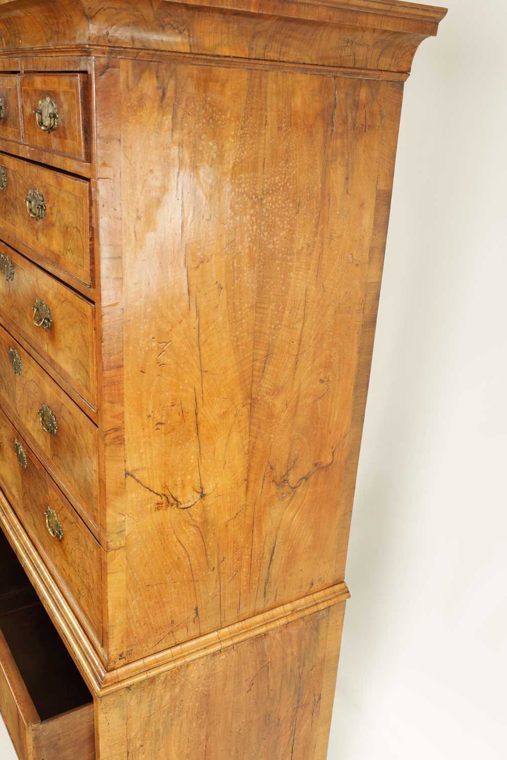 A GEORGE I FIGURED WALNUT CHEST ON CHEST - Image 6 of 7