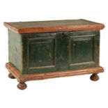 AN EARLY 18TH CENTURY PAINTED PINE SMALL COFFER