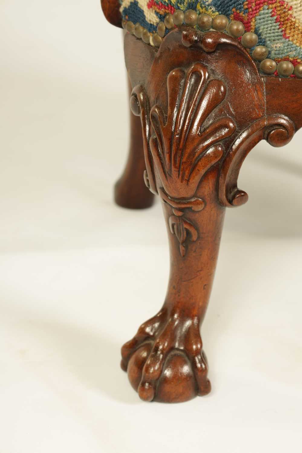 A 19TH CENTURY GEORGE I STYLE BURR WALNUT CHILD'S CHAIR - Image 6 of 9
