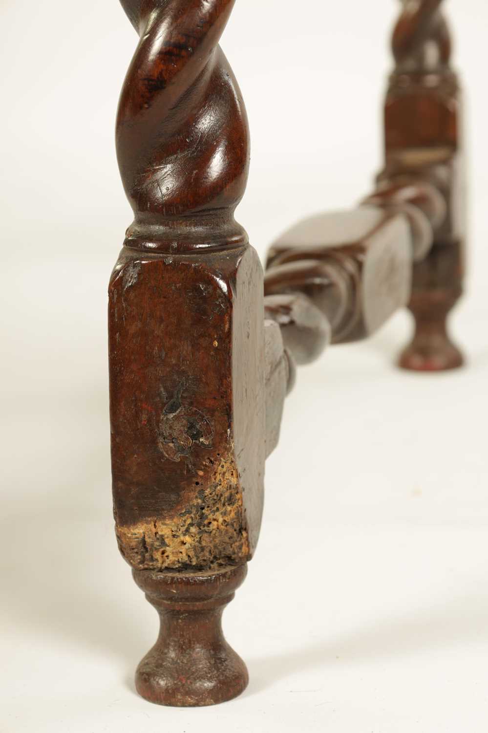 A CHARLES II WALNUT SIDE TABLE - Image 5 of 9