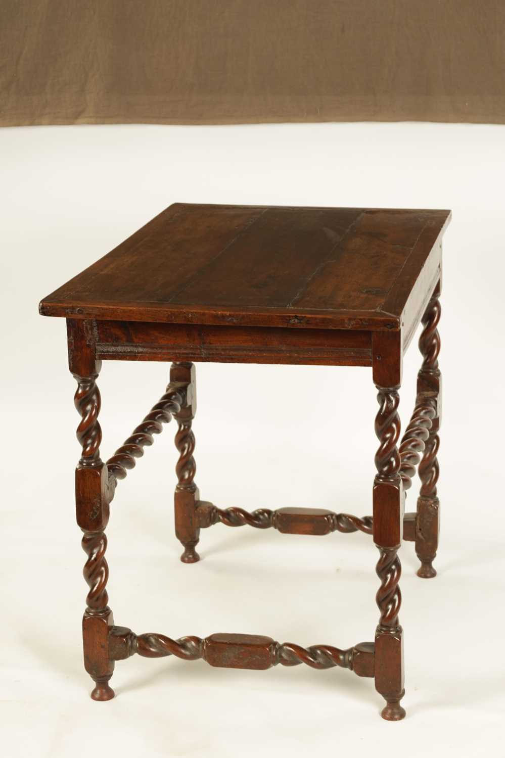 A CHARLES II WALNUT SIDE TABLE - Image 8 of 9