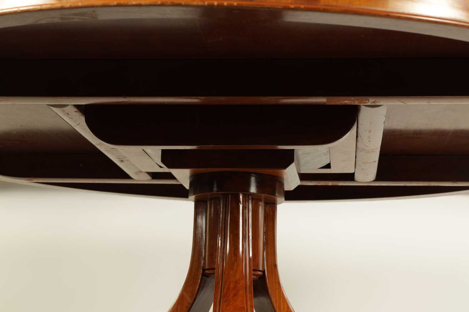 A FINE MID 19TH CENTURY FIGURED SATINWOOD MARQUETRY INLAID CENTRE TABLE - Image 6 of 8