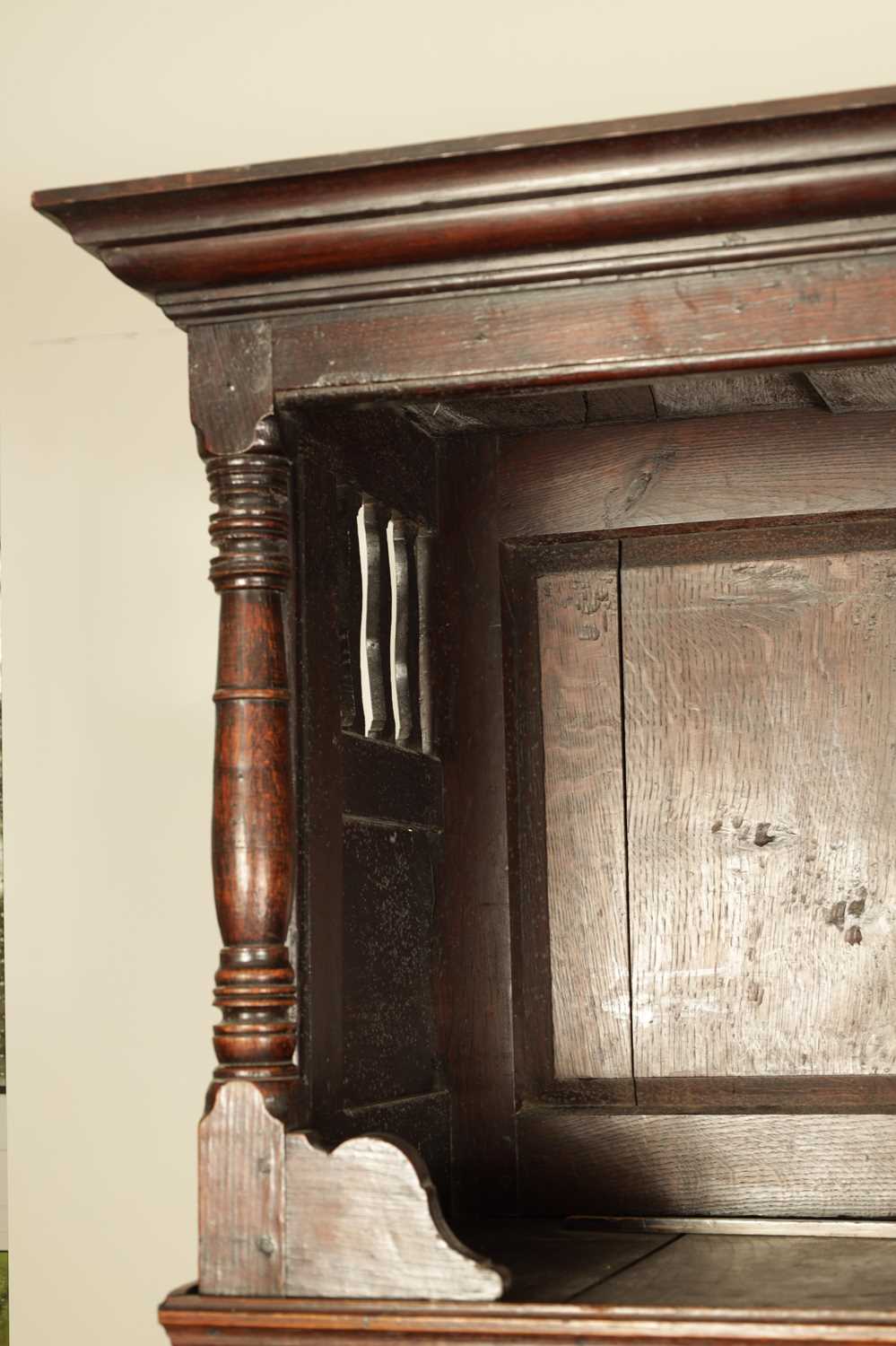 AN EARLY 18TH CENTURY WELSH JOINED OAK TRIDARN - Image 4 of 7