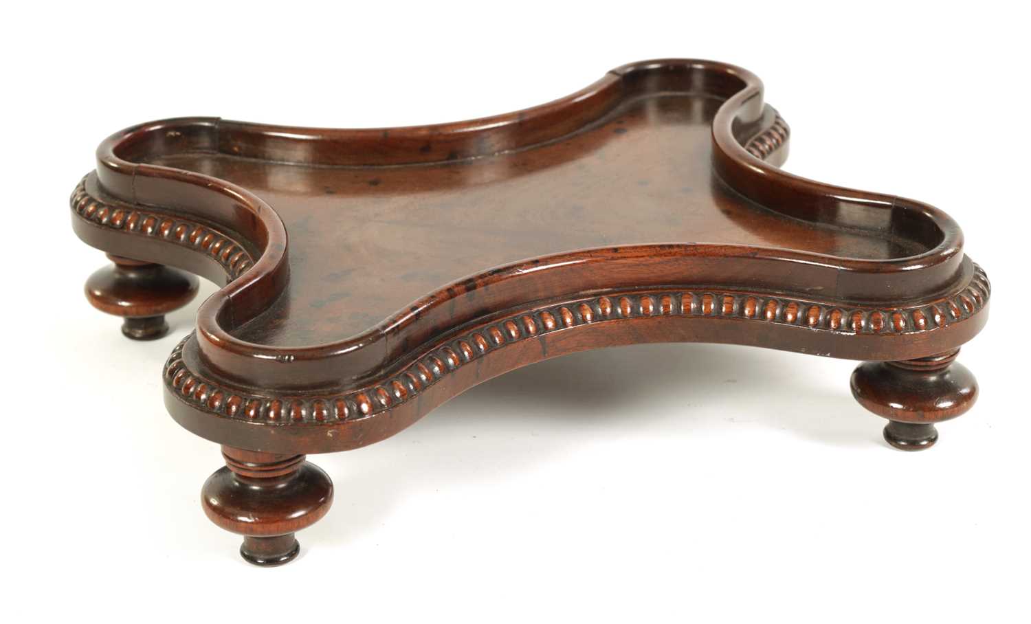 A LATE GEORGIAN MAHOGANY TABLE URN STAND IN THE MANNER OF GILLOWS