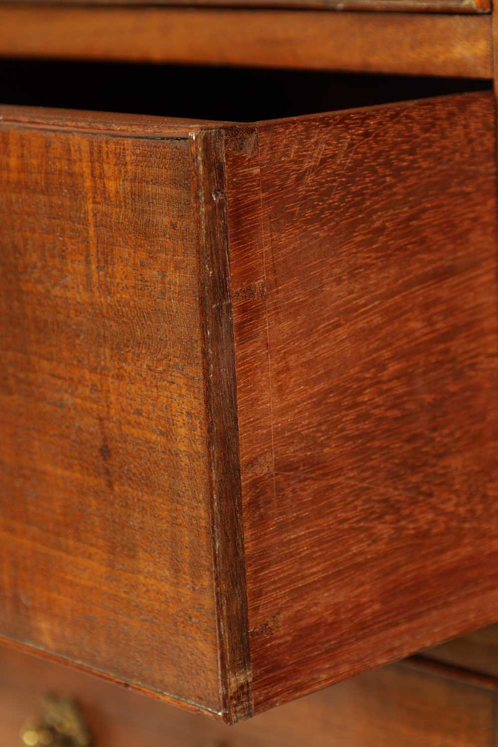 A RARE GEORGE III MAHOGANY LIBRARY SECRETAIRE CHEST OF DRAWERS WITH DETACHABLE BOOK CARRIER - Image 8 of 16