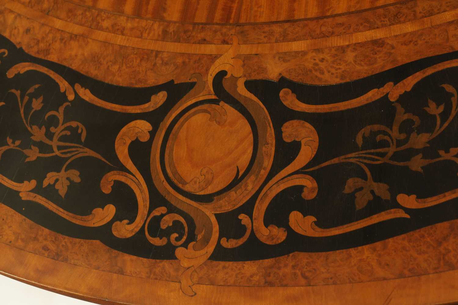 A FINE MID 19TH CENTURY FIGURED SATINWOOD MARQUETRY INLAID CENTRE TABLE - Image 7 of 8
