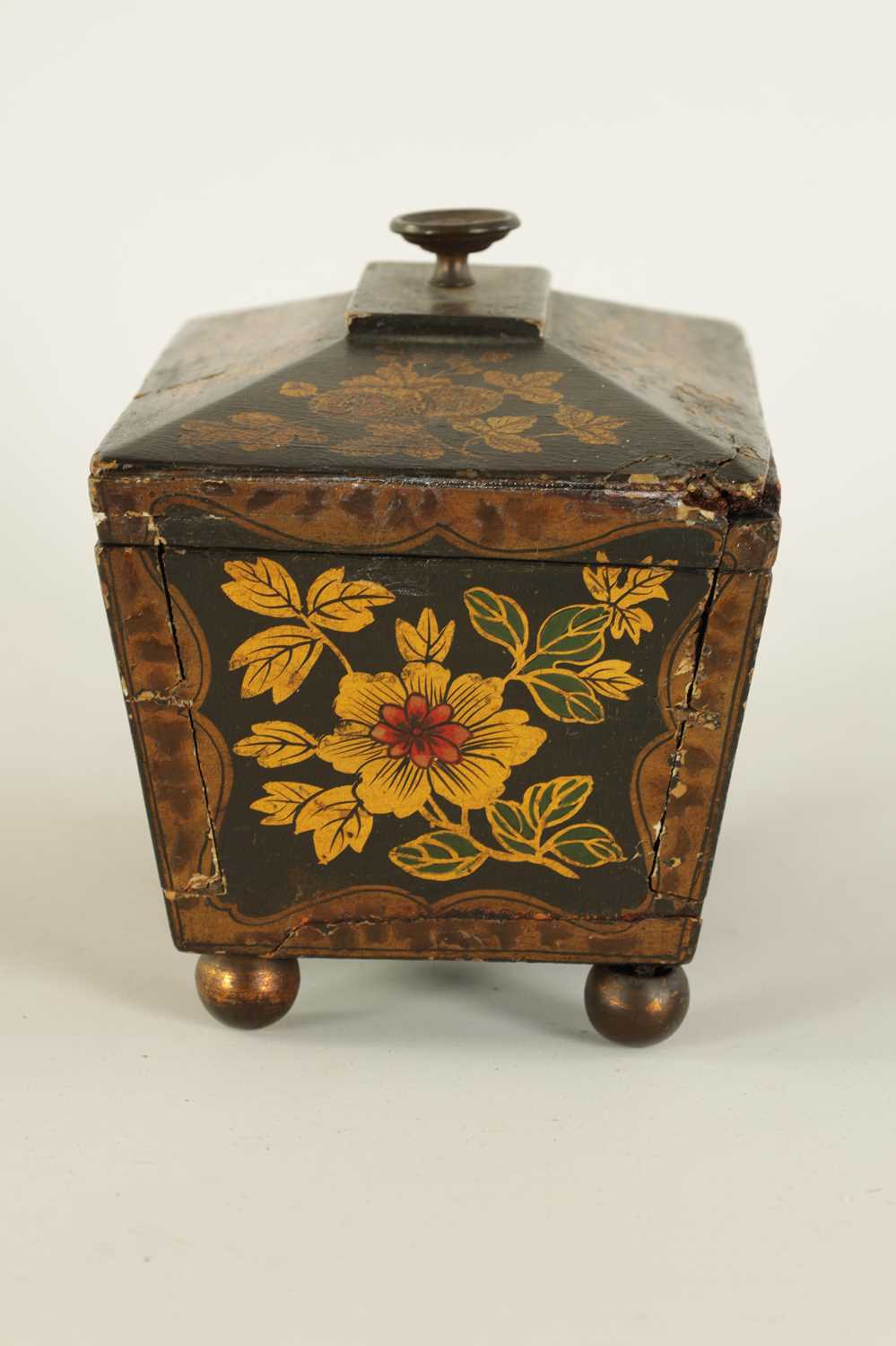 A LATE GEORGIAN CHINOISERIE DECORATED BLACK LACQUER SARCOPHAGUS TEA CADDY - Image 5 of 8