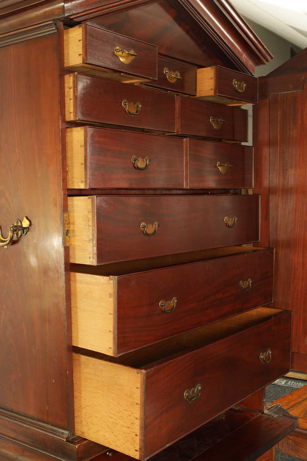 A FINE GEORGE II FIGURED MAHOGANY ARCHITECTURAL SECRETAIRE CABINET IN THE MANNER OF JOHN CHANNON - Image 8 of 14