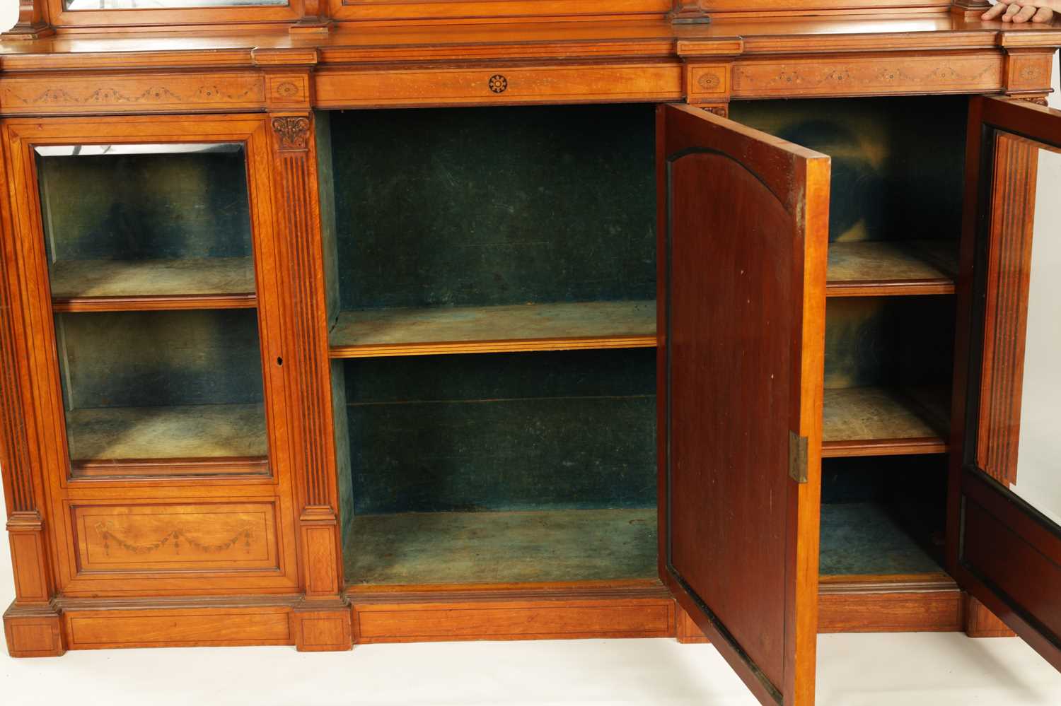 A 19TH CENTURY INLAID SATINWOOD SIDE CABINET - Image 6 of 7