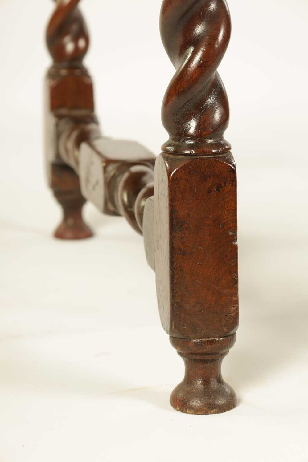 A CHARLES II WALNUT SIDE TABLE - Image 7 of 9