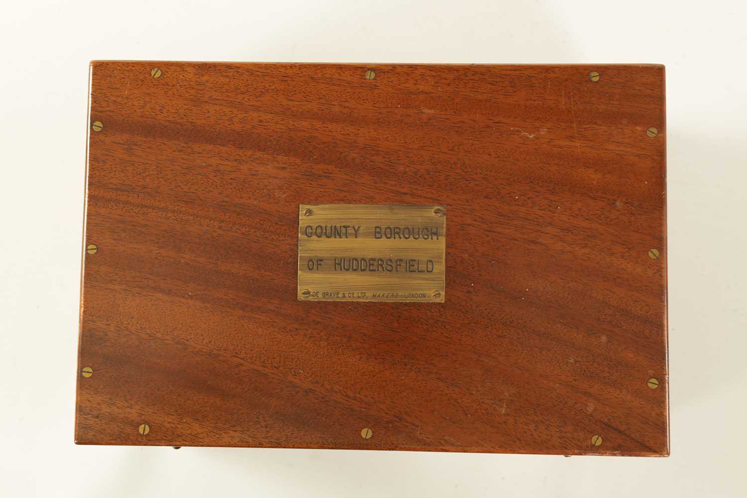 DE GRAVE & CO. LTD, MAKERS LONDON. A GOOD EARLY 20TH CENTURY MAHOGANY CASED SET OF TRADING STANDARDS - Image 4 of 24