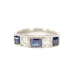 AN 18CT WHITE GOLD FIVE STONE DIAMOND AND SAPPHIRE RING