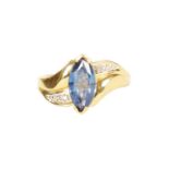 A LADIES 18CT YELLOW GOLD SAPPHIRE AND DIAMOND RING