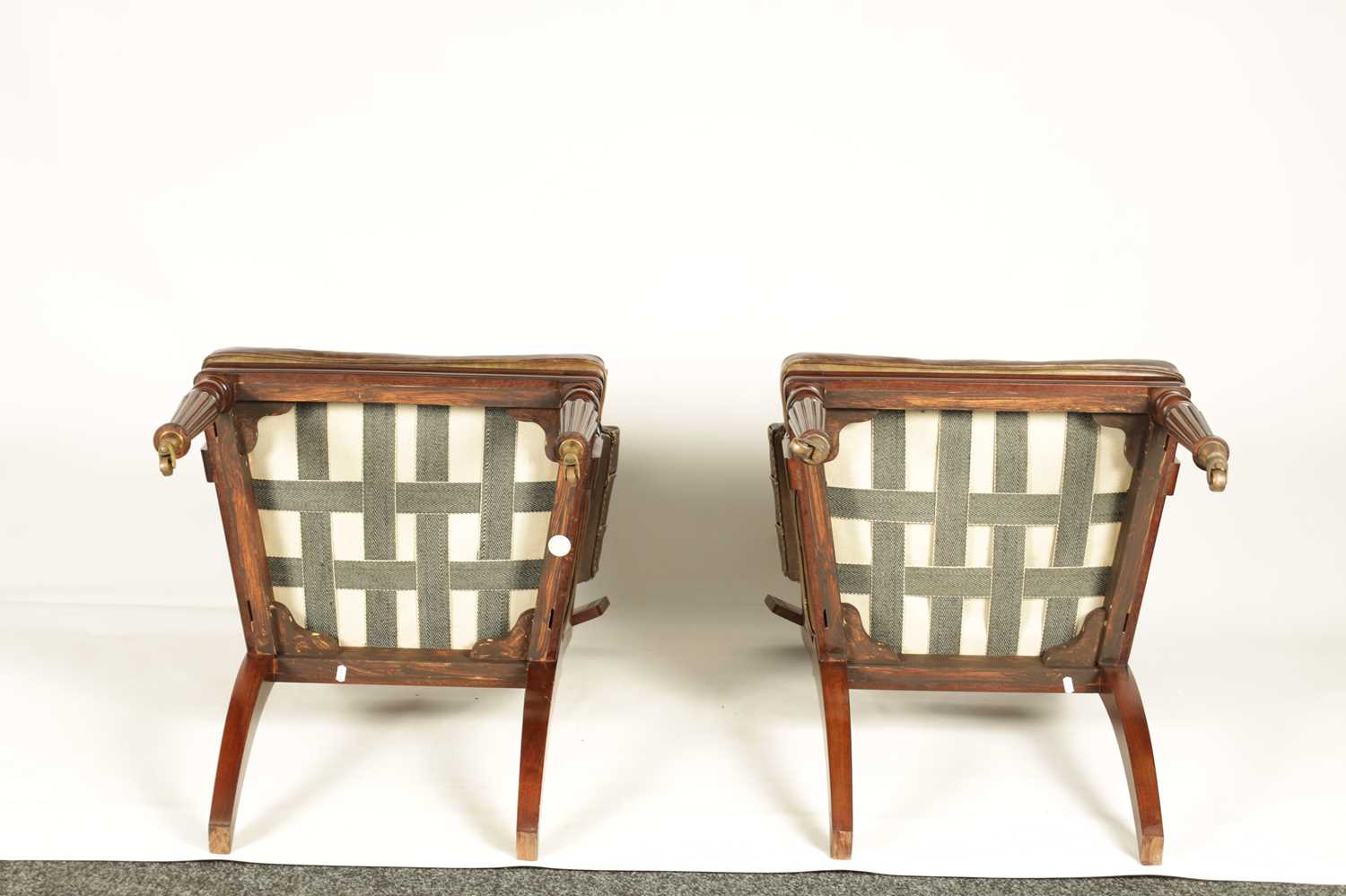 A GOOD PAIR OF REGENCY STYLE MAHOGANY DESK CHAIRS IN THE MANNER OF GILLOWS - Image 9 of 10