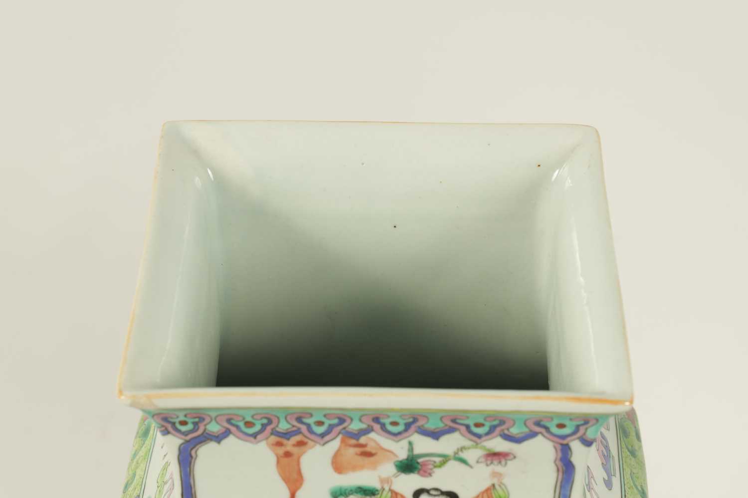 A PAIR OF CHINESE REPUBLIC FAMILLE VERTE SQUARE SECTION VASES - Image 5 of 16