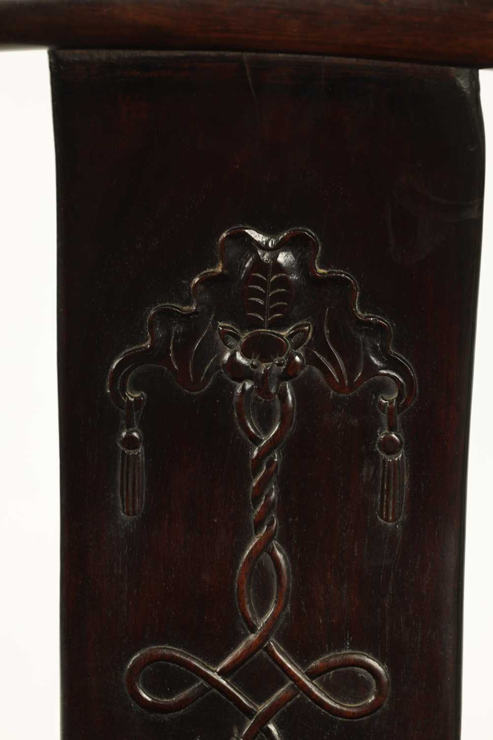 AN 18TH CENTURY CHINESE HARDWOOD SIDE CHAIR - Image 4 of 10
