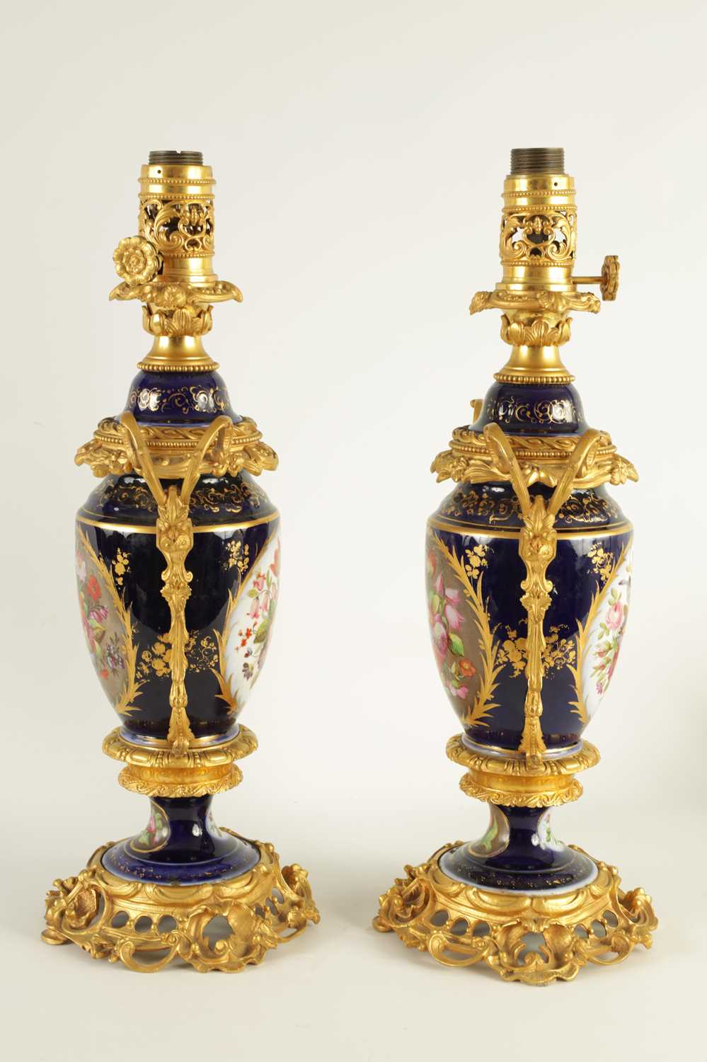 A PAIR OF 19TH CENTURY CONTINENTAL ORMOLU MOUNTED PORCELAIN LAMP BASES - Image 13 of 13