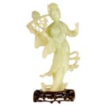 A FINE 19TH CENTURY CARVED JADE SCULPTURE OF A GEISHA