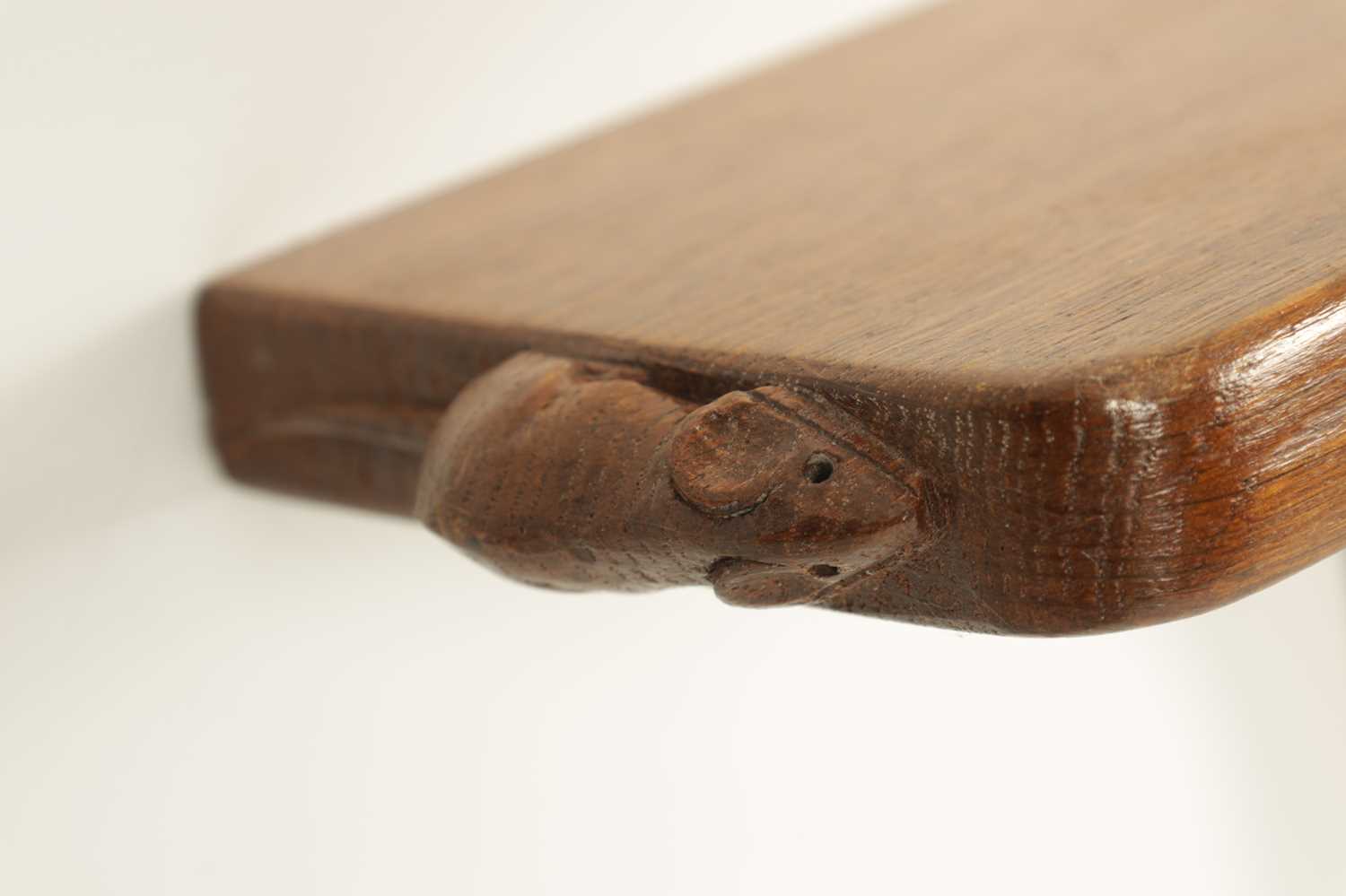 A ROBERT ‘MOUSEMAN’ THOMPSON AZED OAK SHELF - Image 3 of 5