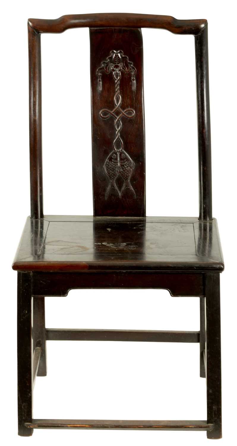 AN 18TH CENTURY CHINESE HARDWOOD SIDE CHAIR