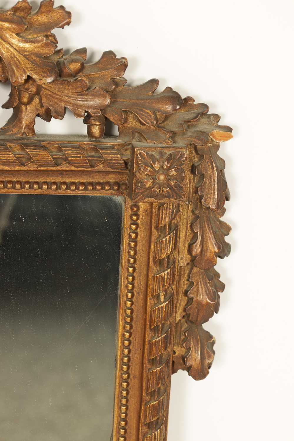 A 19TH CENTURY CONTINENTAL CARVED GILTWOOD HANGING MIRROR - Image 4 of 5