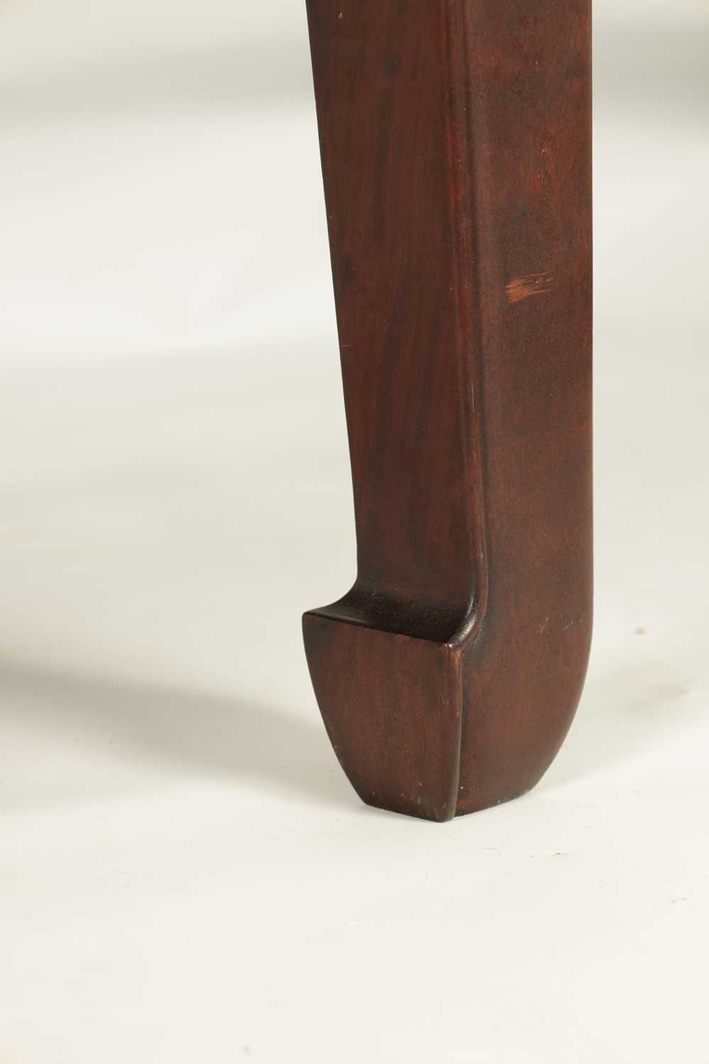 A 19TH CENTURY CHINESE HARDWOOD LOW OCCASIONAL / ALTER TABLE - Image 5 of 6