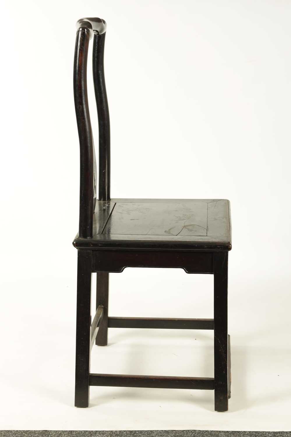 AN 18TH CENTURY CHINESE HARDWOOD SIDE CHAIR - Image 9 of 10