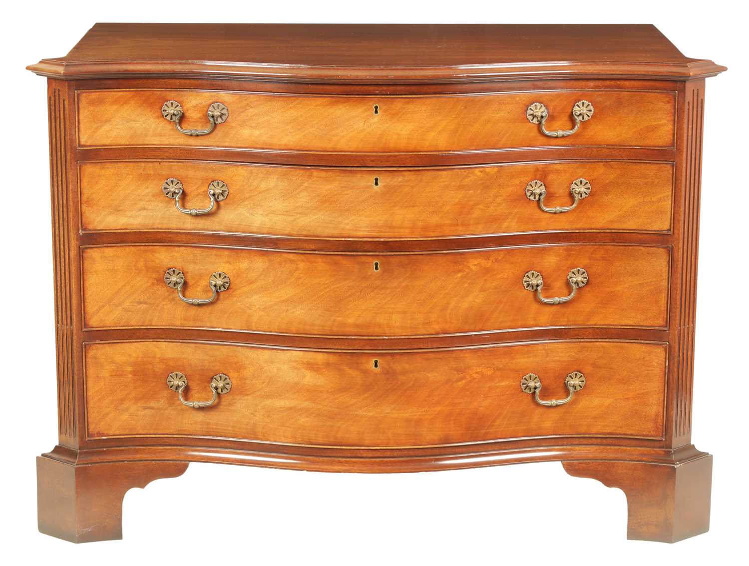 A 20TH CENTURY GEORGE III STYLE MAHOGANY SERPENTINE FRONTED CHEST OF DRAWERS