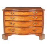 A 20TH CENTURY GEORGE III STYLE MAHOGANY SERPENTINE FRONTED CHEST OF DRAWERS