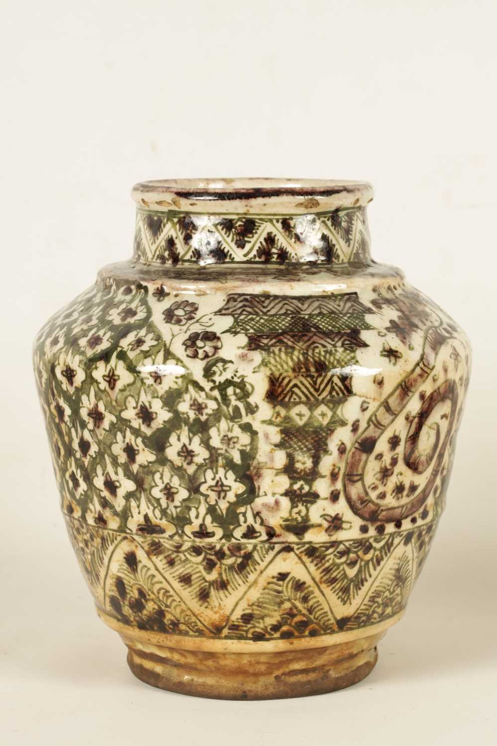 AN EARLY PERSIAN GLAZED EARTHENWARE SHOULDERED VASE - Image 5 of 10