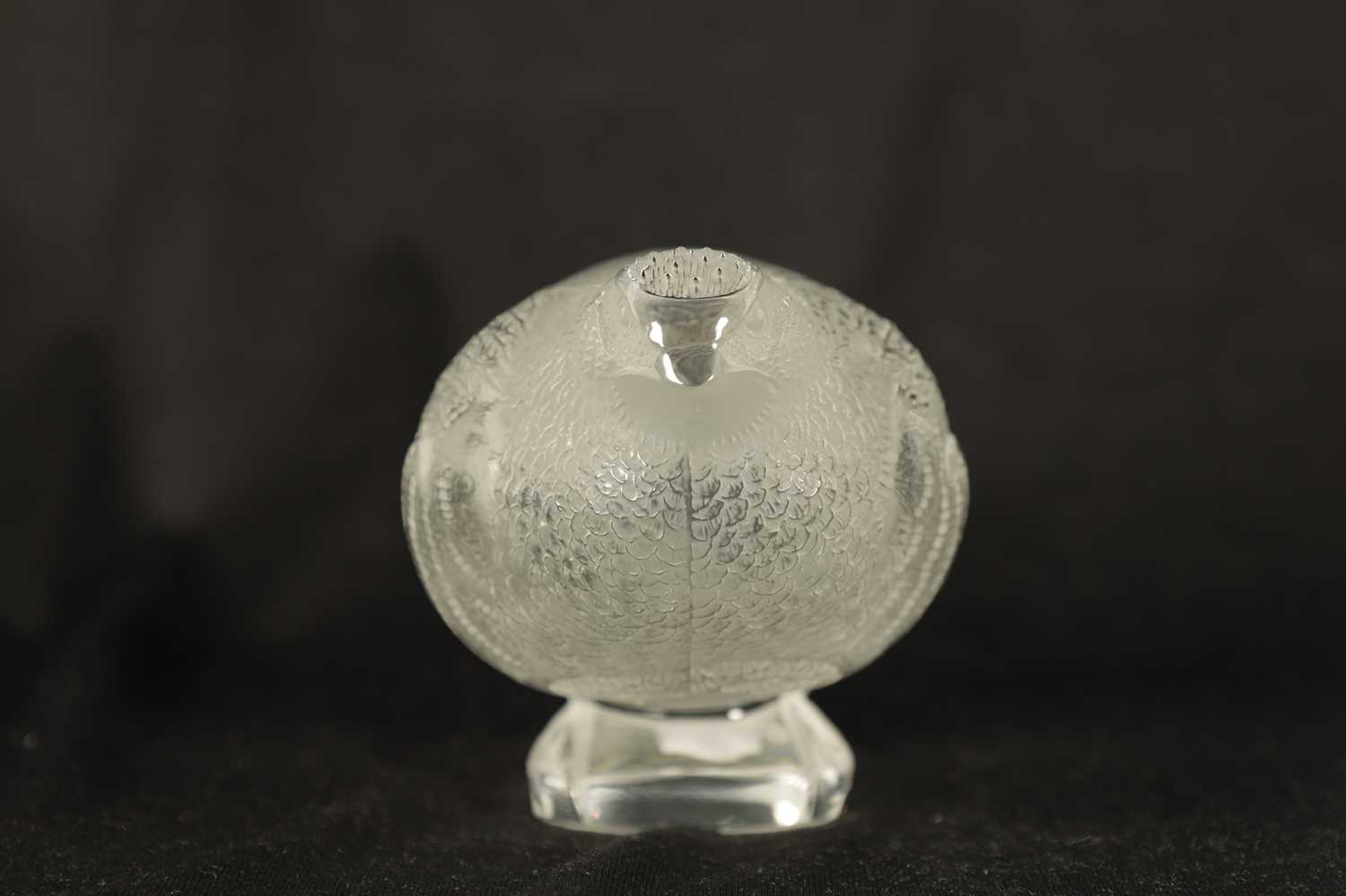 A LALIQUE FRANCE FROSTED GLASS BIRD SCULPTURE - Image 6 of 10