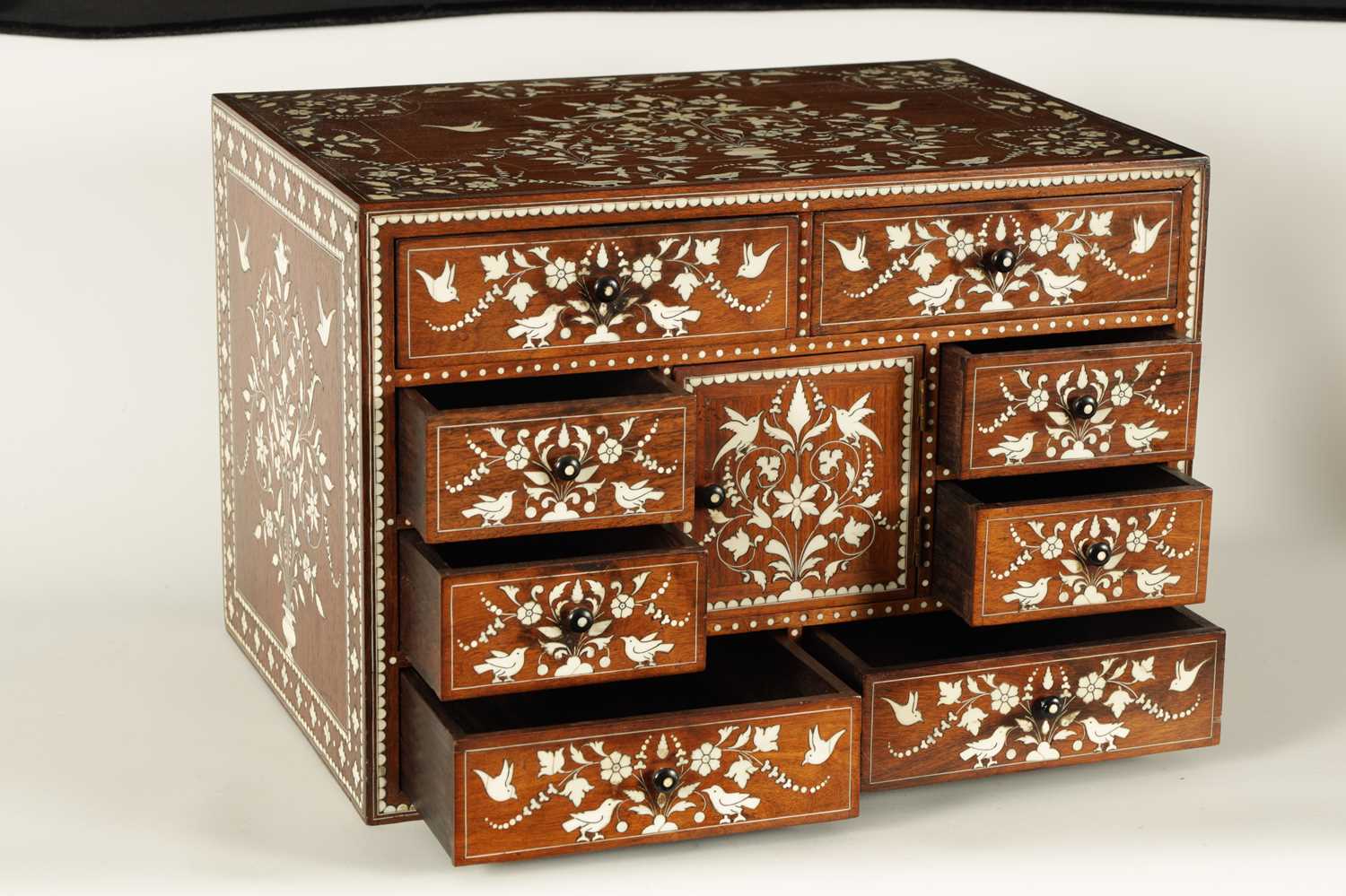 A GOOD 19TH CENTURY ANGLO INDIAN HARDWOOD AND IVORY INLAID TABLE CABINET - Image 8 of 13