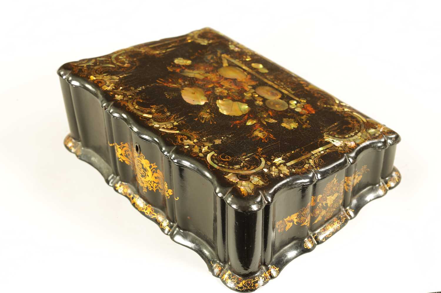 A 19TH CENTURY PAPIER MACHE AND MOTHER OF PEARL INLAID WRITING BOX - Image 13 of 13