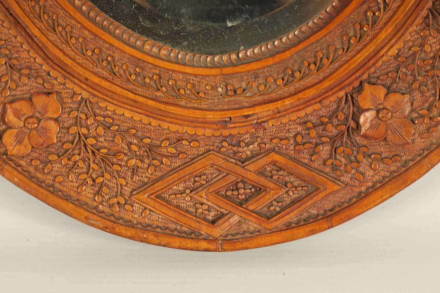 A PAIR OF LATE 19TH CENTURY CHINESE CARVED BOXWOOD OVAL MIRRORS - Image 5 of 8