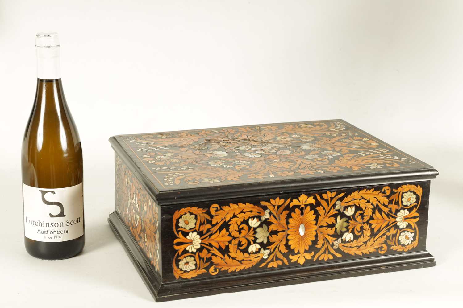 A FINE 18TH/19TH CENTURY ITALIAN FLORAL MARQUETRY EBONY, IVORY AND MOTHER OF PEARL INLAID TABLE BOX - Image 2 of 9