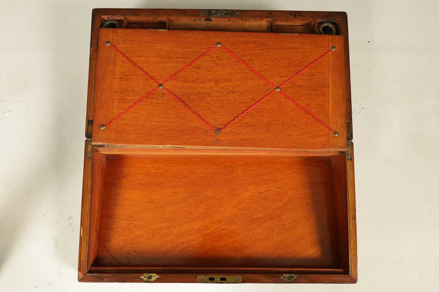 A 19TH CENTURY INLAID WALNUT WRITING BOX - Image 11 of 13