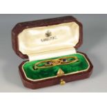 A LATE 19TH CENTURY FABERGE 14CT GOLD AND SAPPHIRE BAR BROOCH IN ORIGINAL BOX
