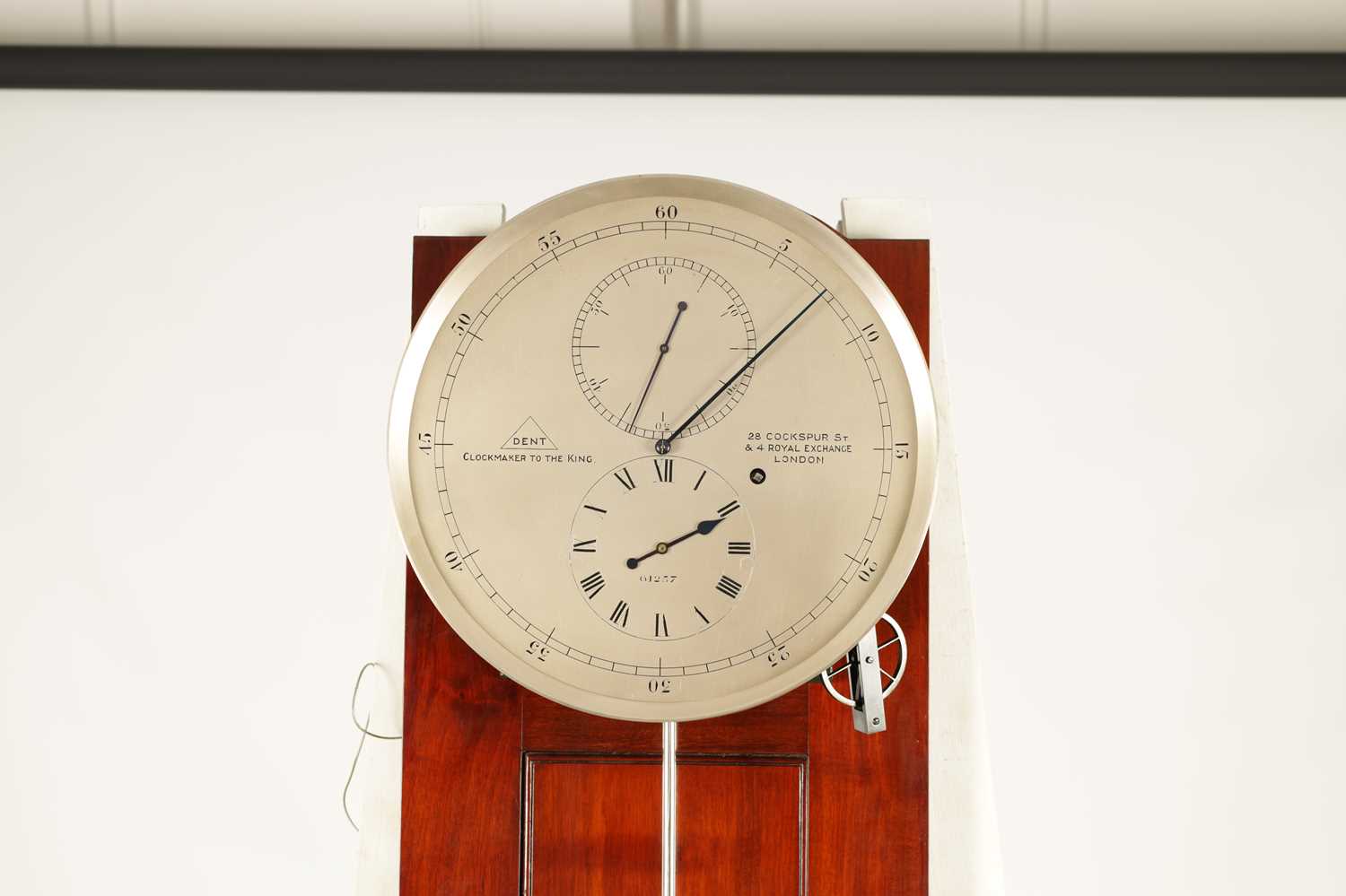 DENT, ROYAL EXCHANGE, LONON. NO. 61257. A FINE MONTH DURATION WALL MOUNTED MAHOGANY REGULATOR CLOCK - Image 6 of 18