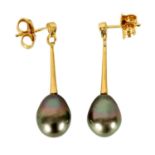 A LARGE PAIR OF 18CT GOLD AND BLACK PEARL DROP EARRINGS