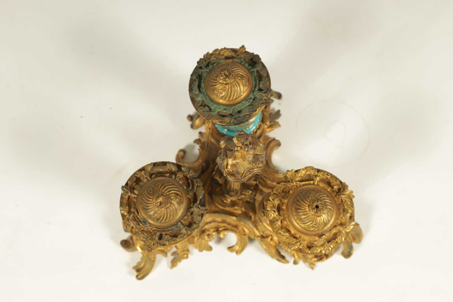 A 18TH CENTURY FRENCH ROCOCO ORMOLU AND SERVES STYLE TRIPLE INKSTAND - Image 5 of 10