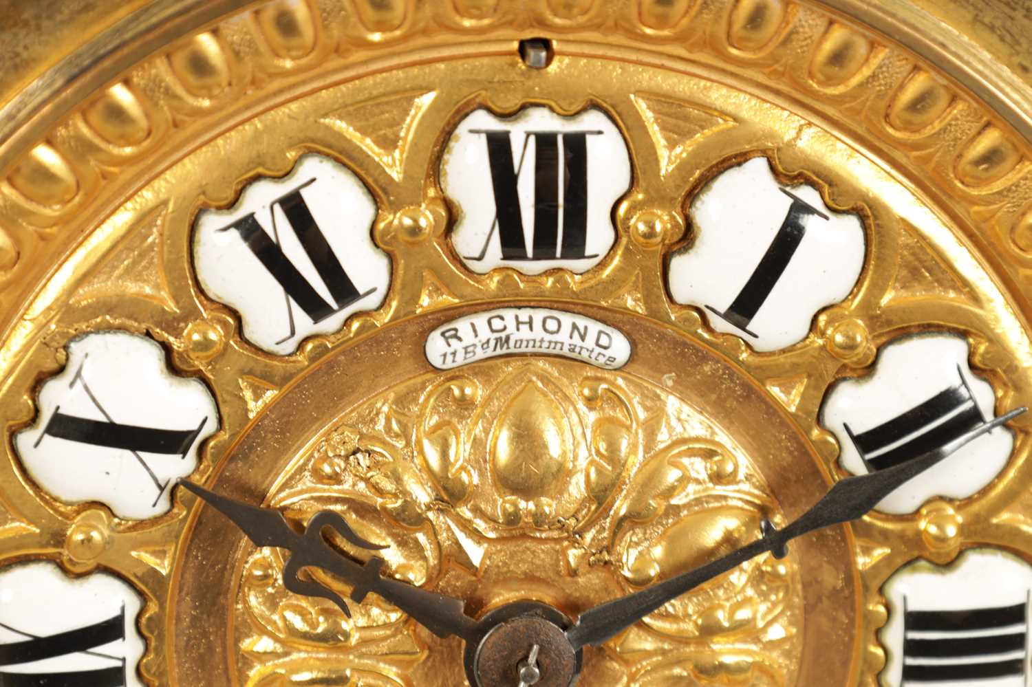 RICHOND. A LATE 19TH CENTURY FRENCH ORMOLU MANTEL CLOCK - Image 5 of 9